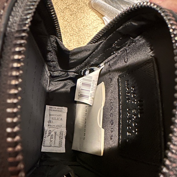 New Marc Jacobs
Saffiano Leather Crossbody Bag - Picture 8 of 9